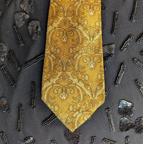 Vintage Versace tie in mustard gold 100% silk - Picture 1 of 5